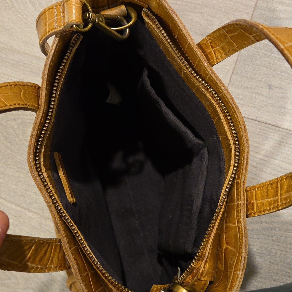 The Zip-Top Small Transport Crossbody: Croc Embossed Leather Edition - Picture 4 of 5